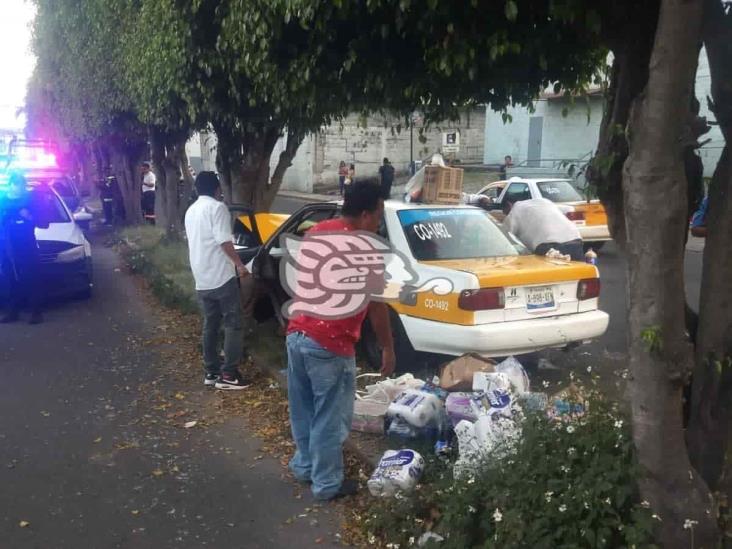 Taxista de Córdoba se desmaya y choca contra un árbol