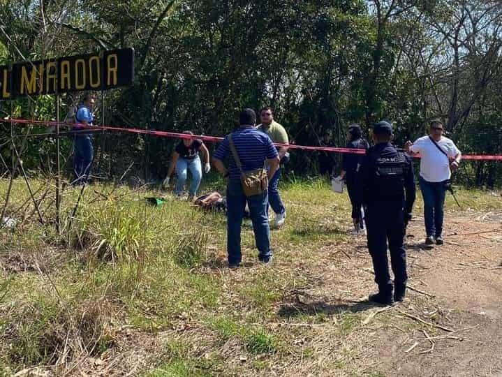 Ejecutan a hombre por presunto ajuste de cuentas en carretera del sur