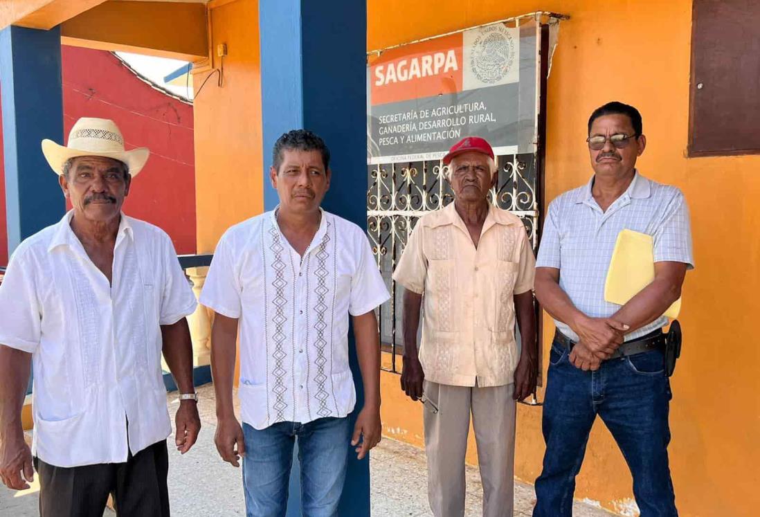 Pescadores de Tlacotalpan presentan queja contra funcionario; exigen los dejen trabajar