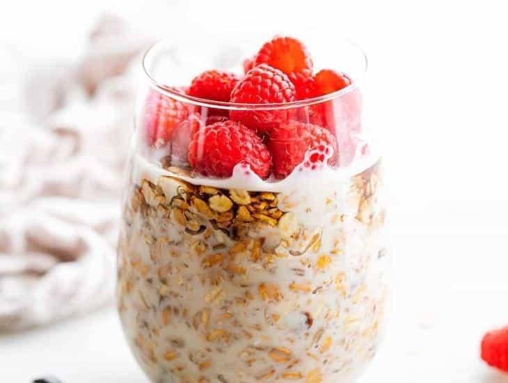 Descubre las overnight oats: tendencia saludable llena de sabor y beneficios
