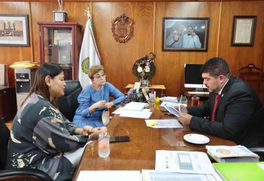 Diputada presenta ante la SEV peticiones de escuelas de Poza Rica