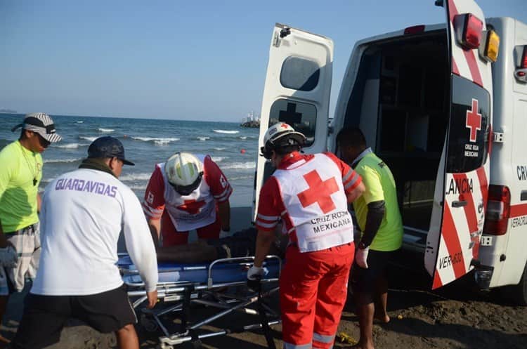 Rescatan a hombre en la playa Villa del Mar en Veracruz(+Video)