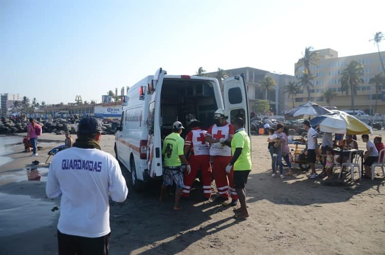 Rescatan a hombre en la playa Villa del Mar en Veracruz(+Video)