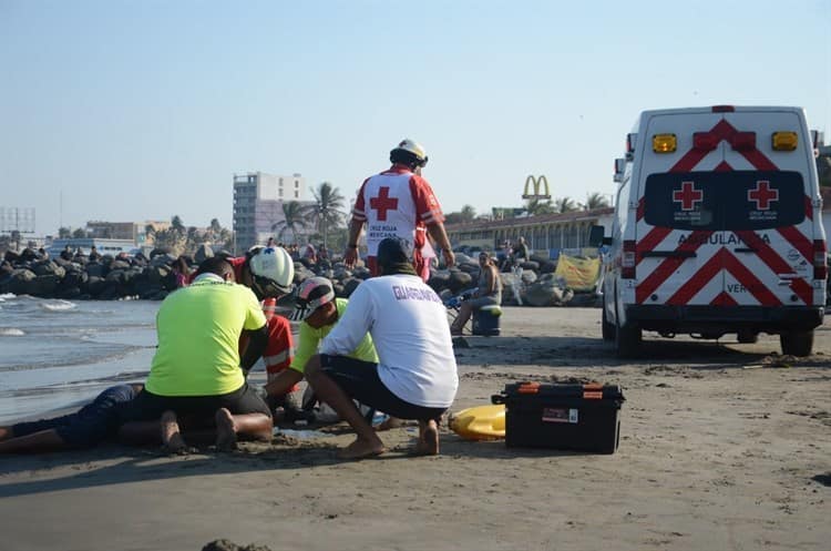 Rescatan a hombre en la playa Villa del Mar en Veracruz(+Video)