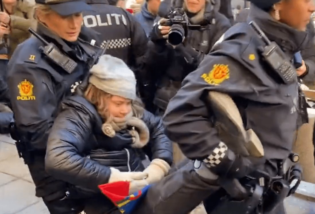 Policía de Noruega arresta a Greta Thunberg tras protesta contra parques eólicos (+Video)