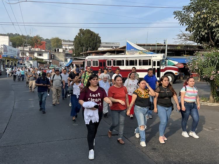 Nueva protesta de trabajadores de CMAS en Xalapa