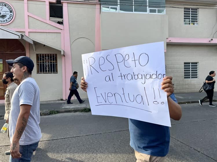 Nueva protesta de trabajadores de CMAS en Xalapa