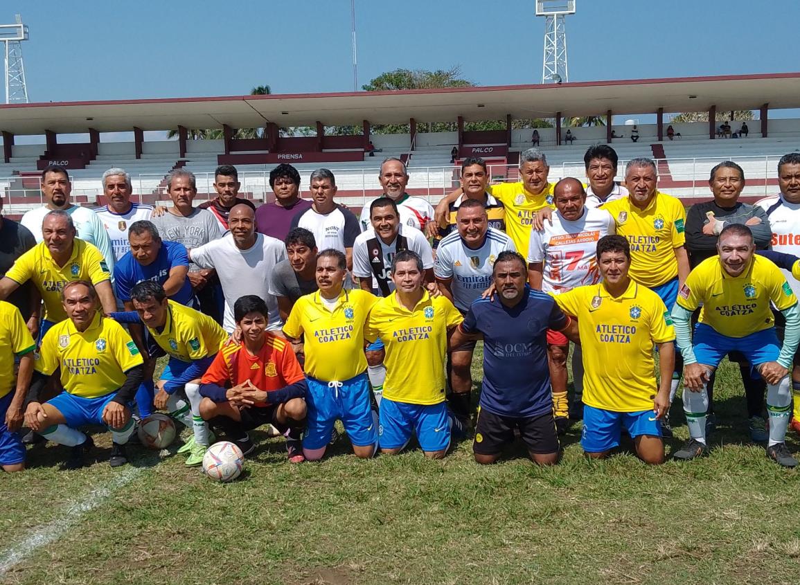 Ex jugadores del IVSA Coatza calentaron el ambiente