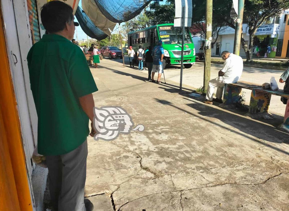 Sin camiones Coatzacoalcos; usuarios esperan más de una hora bajo el sol (+Video) 