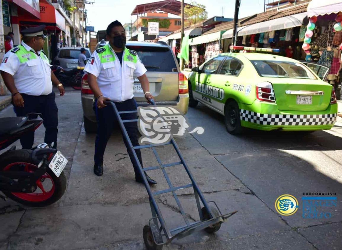 Realiza Tránsito del Estado retiro de apartados en Acayucan