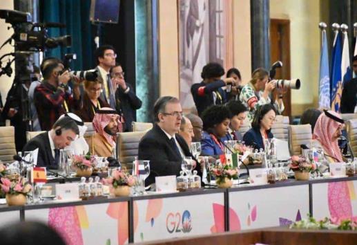 Pide Ebrard frenar tráfico internacional de armas