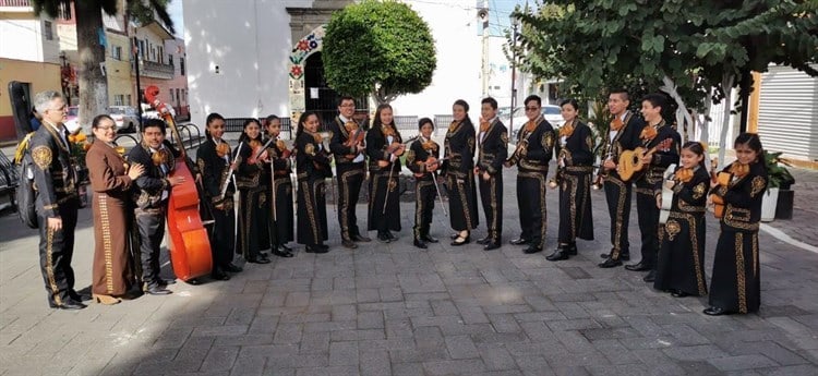 Mariachi ‘Los Quetzales’, orgullo de Banderilla que impulsa a jóvenes talentos