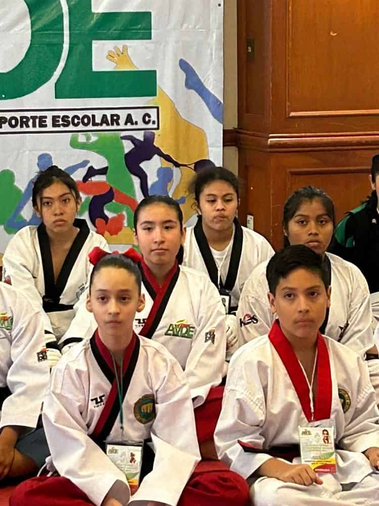 Destaca Ximena Juárez en evento de TKD en Coatzacoalcos