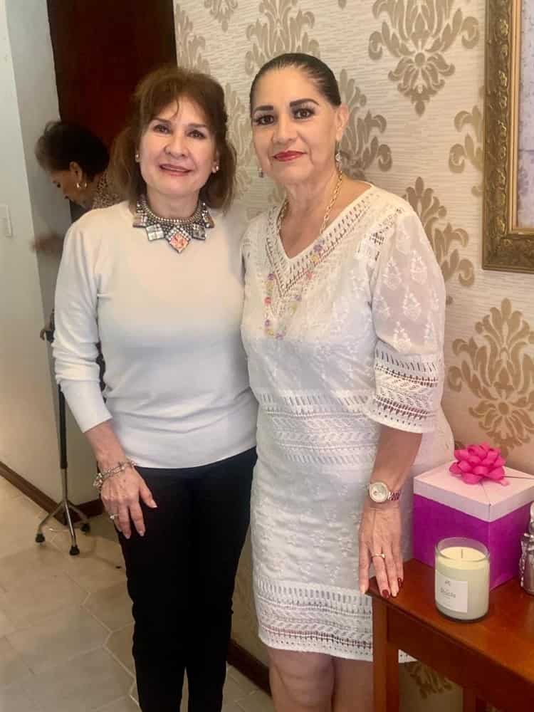 Lupita Vielma recibe felicitaciones por su cumpleaños