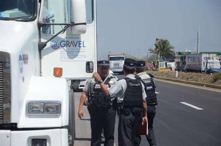 Jóvenes pierden la vida tras chocar contra tráiler en la caseta San Julián, en Veracruz (+Video)