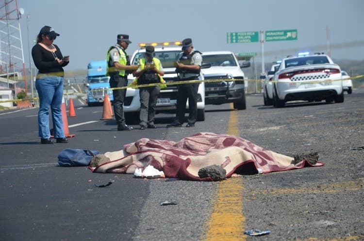 Jóvenes pierden la vida tras chocar contra tráiler en la caseta San Julián, en Veracruz (+Video)