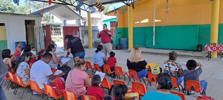 Capacitan a maestros y padres de familia en primeros auxilios para evitar incidentes en nivel preescolar