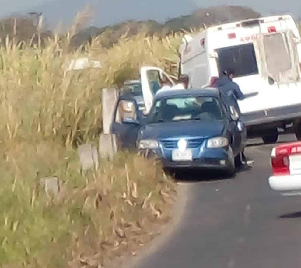 Choca ambulancia en carretera entre Oaxaca y Veracruz