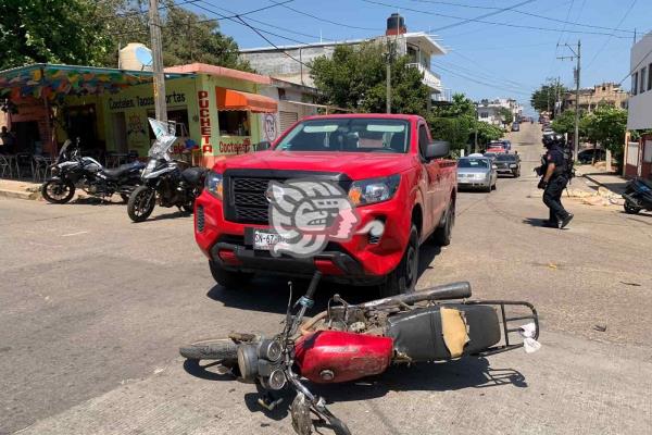 Conocido mecánico de Acayucan resulta herido tras choque (+Video)