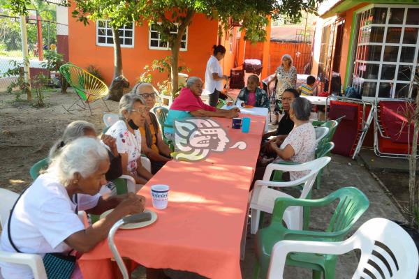En asilos y estancias, les dan ánimos a abuelitos para seguir disfrutando vivir (+Video)