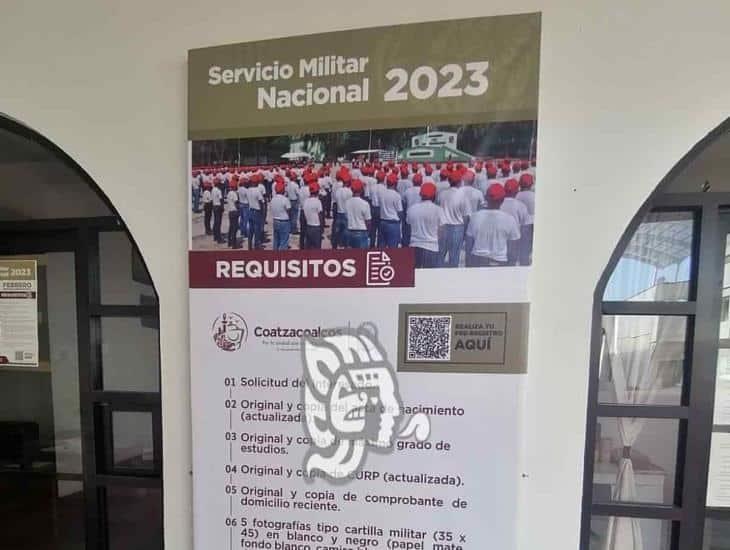 Más de 400 de la generación 2005 tramitan cartilla del SMN en Coatzacoalcos