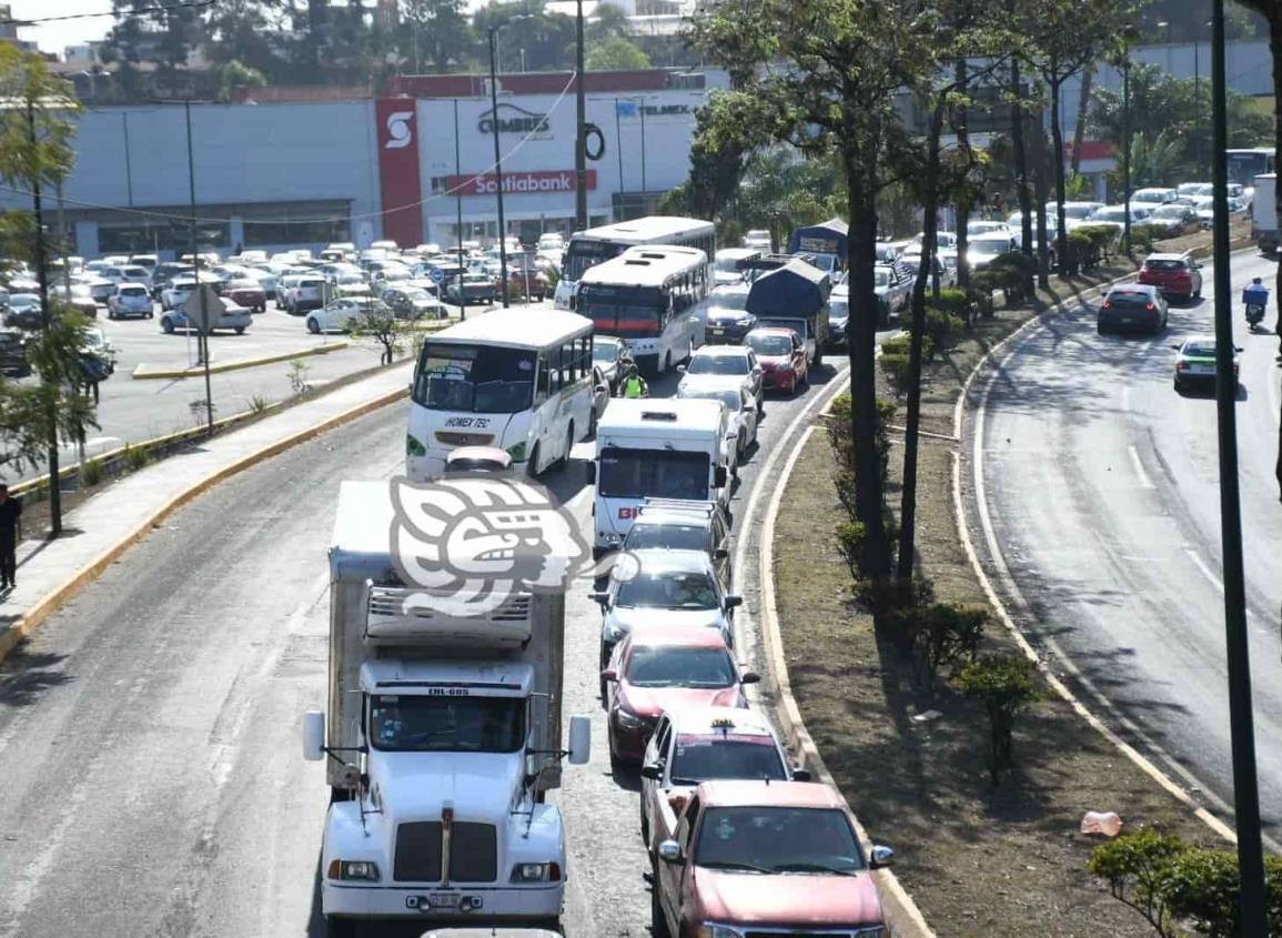 ¡Un caos! Entrada a Xalapa, colapsada por accidentes vehiculares (+Video)
