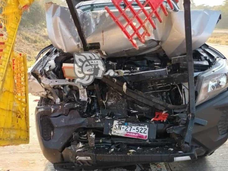 Chocan camionetas cargadas con pollos en la Orizaba-Veracruz