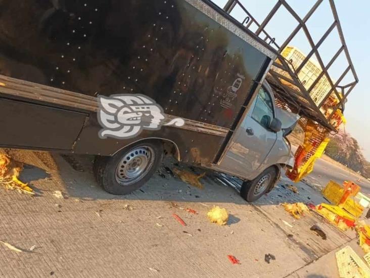 Chocan camionetas cargadas con pollos en la Orizaba-Veracruz