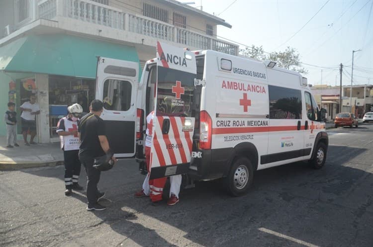 Impactan a motociclista en calle de la Formando Hogar