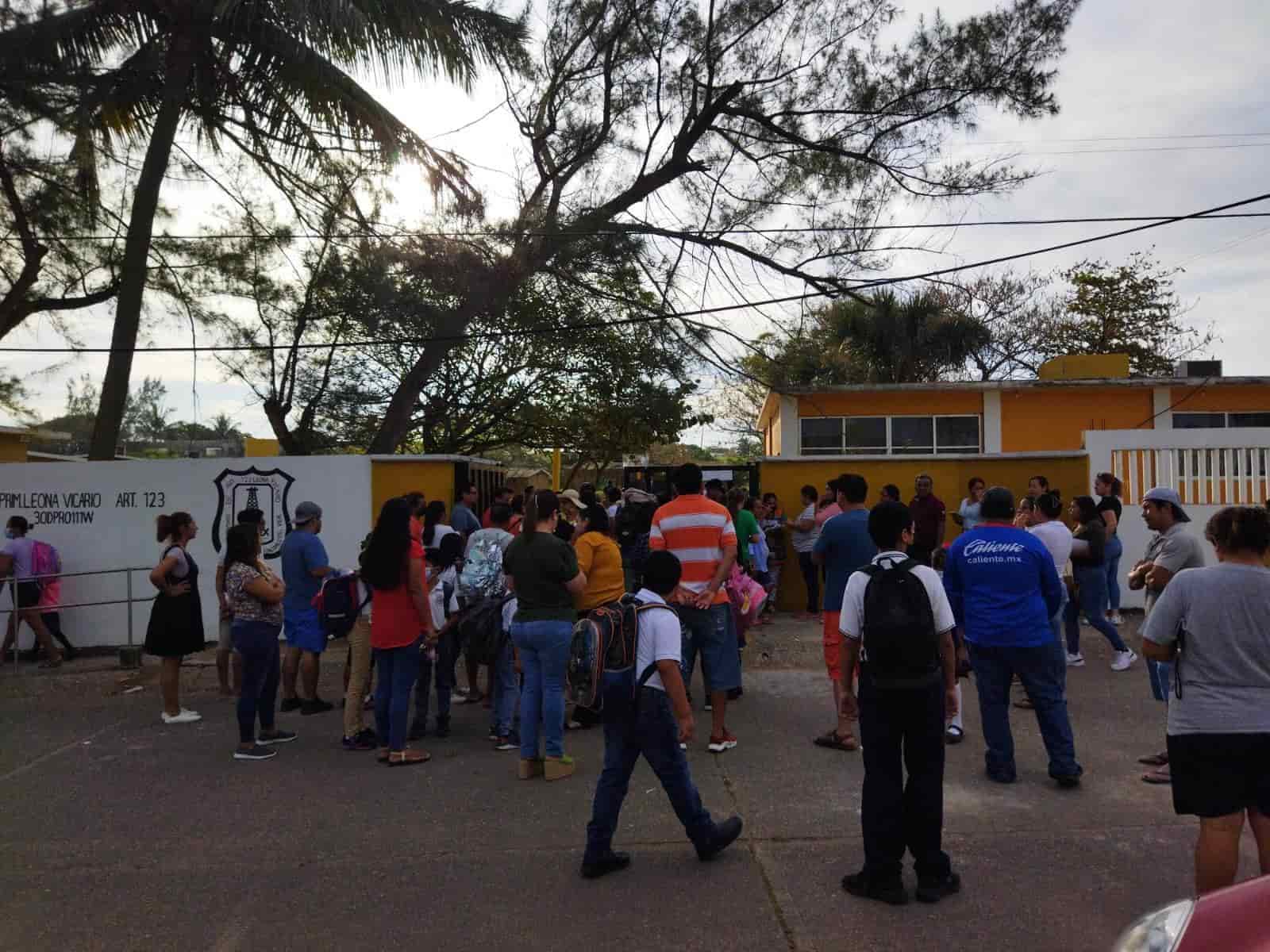 Por fuerte olor a químico son evacuados alumnos de primaria en Villa Allende