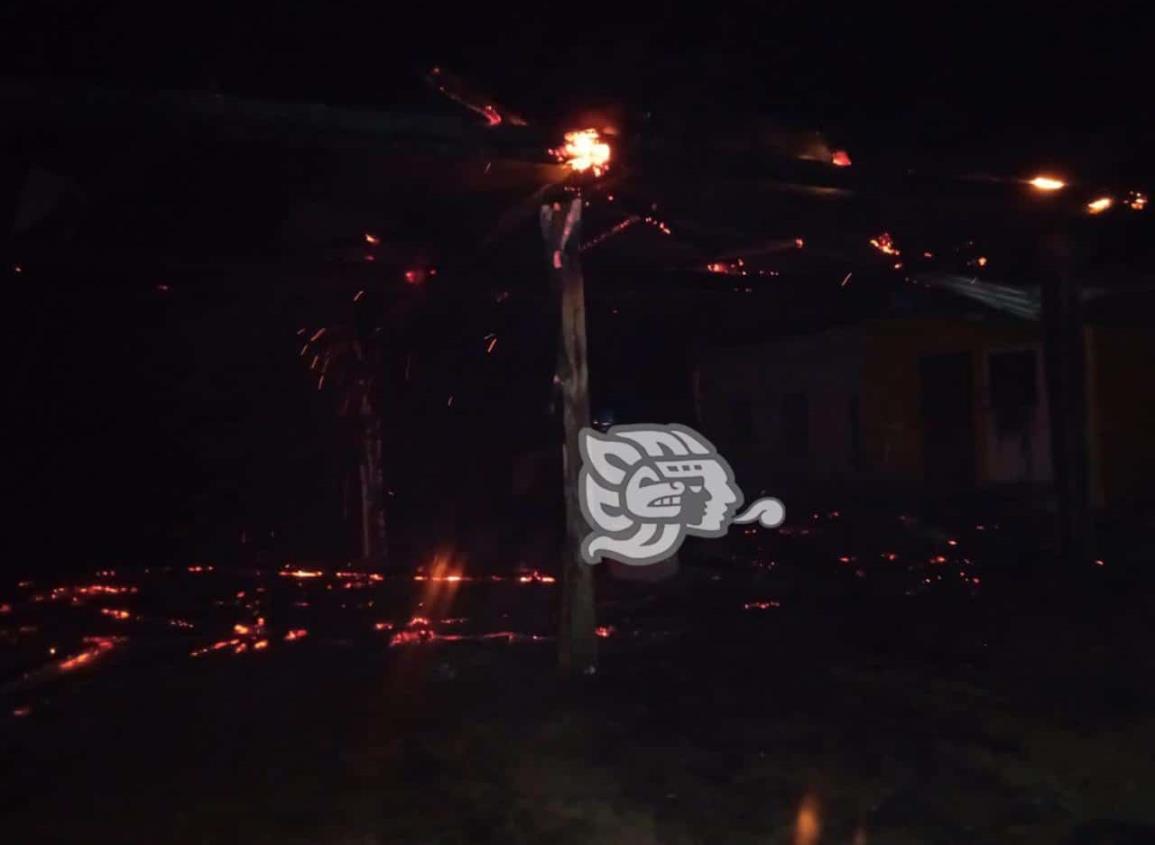 Incendian palapa de Ayala, exalcalde de Sayula (+Video)