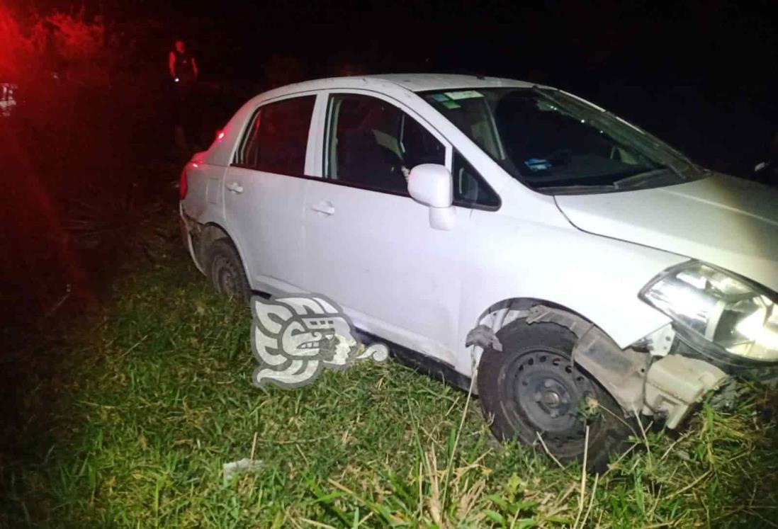 Abandonan vehículo en la carretera Misantla-Vega de Alatorre tras accidente