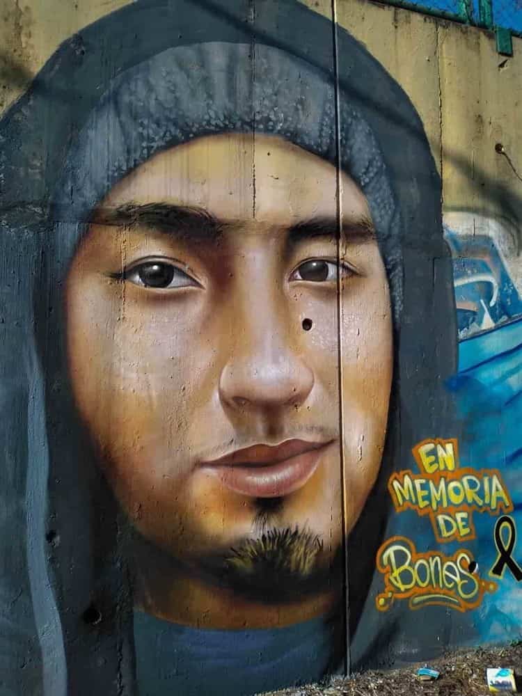 Realizan mural en honor a obrero fallecido en explosión de refinería en Minatitlán