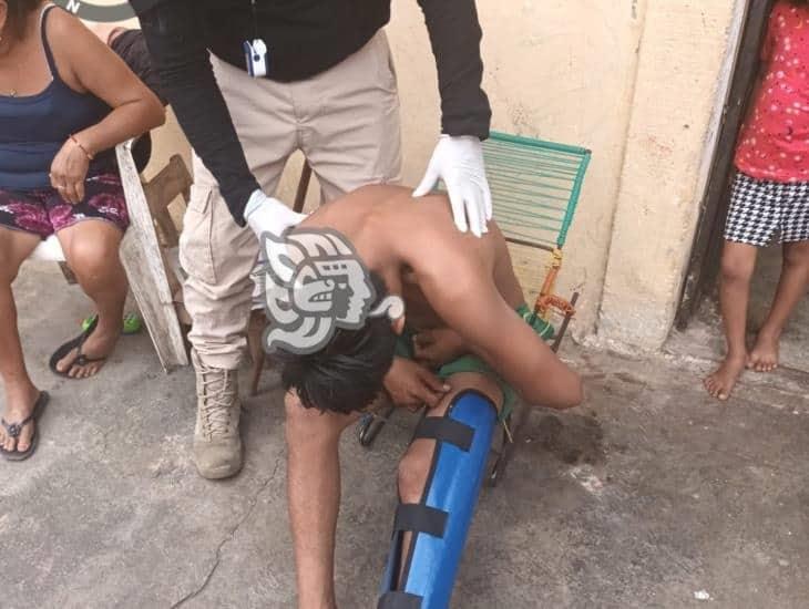 Tras defender a su pareja, lo agreden a planazos en Acayucan