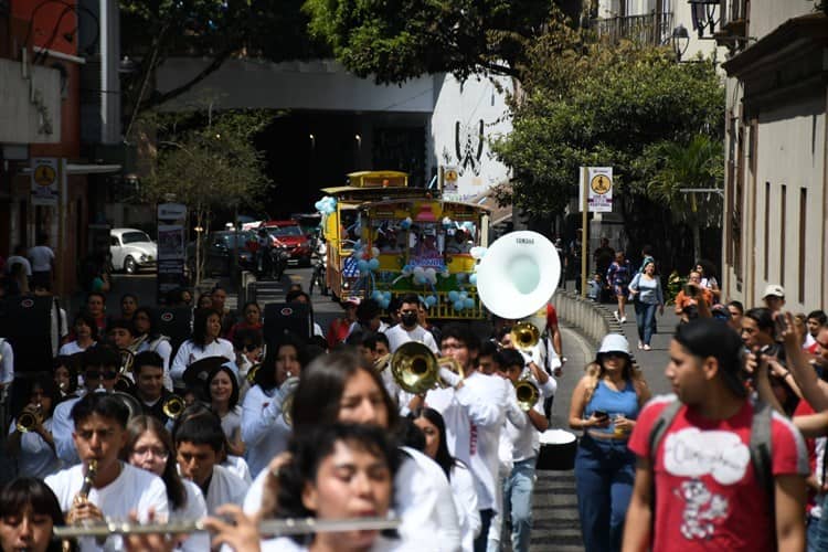 Rinden homenaje póstumo a Carlos, creador de“El piojito” en Xalapa