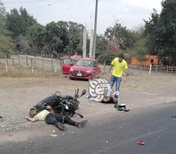 Pareja se accidenta con vehículo en Copalillo, Cuitláhuac