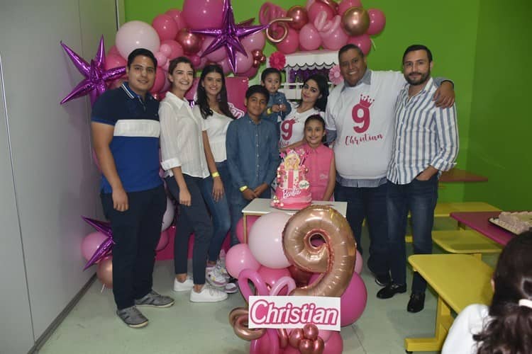 En temática de Barbie, Christian Olvera es festejada por sus 9 años de vida