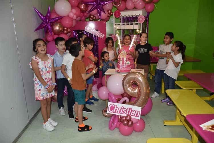 En temática de Barbie, Christian Olvera es festejada por sus 9 años de vida