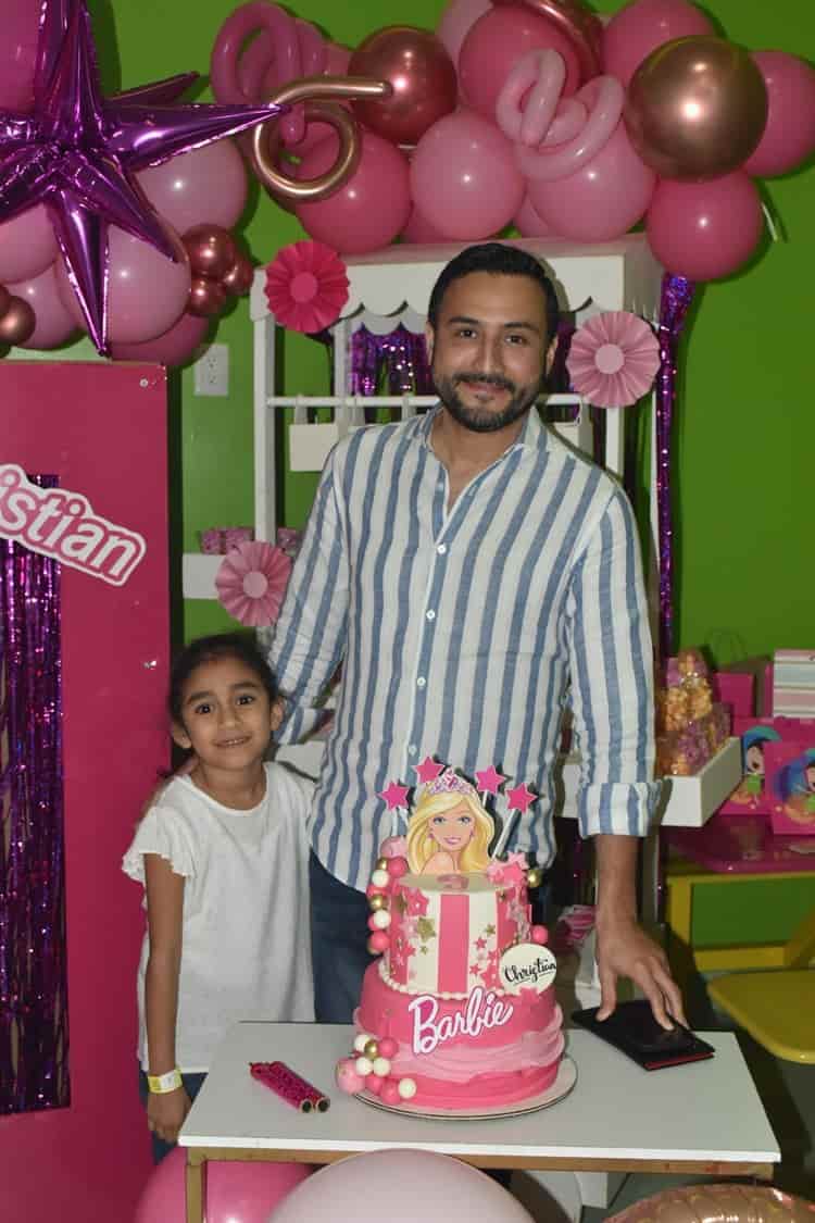 En temática de Barbie, Christian Olvera es festejada por sus 9 años de vida