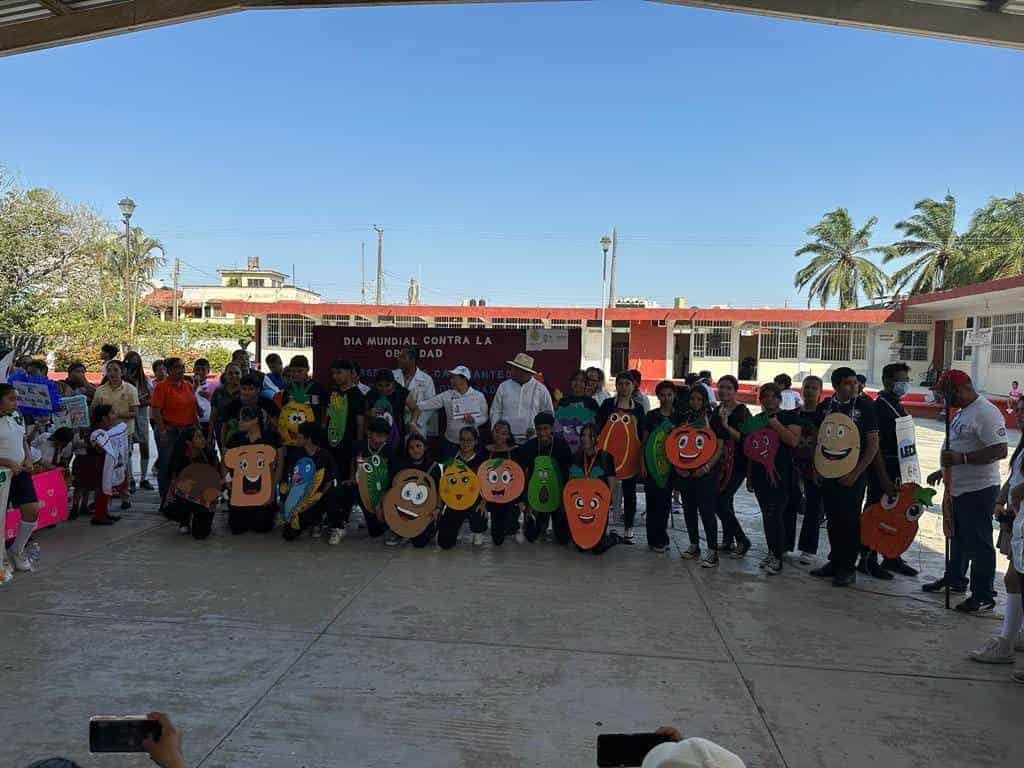 Realizan caminata para prevenir la obesidad en Cosamaloapan