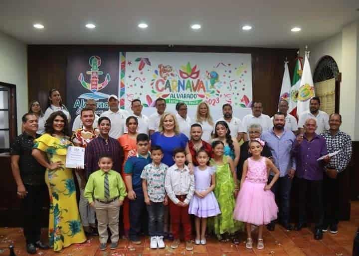 Presentan corte real del Carnaval de Alvarado 2023