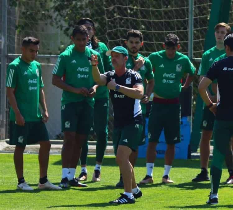 Realiza Diego Cocca primer entrenamiento del Tri