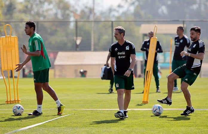 Realiza Diego Cocca primer entrenamiento del Tri