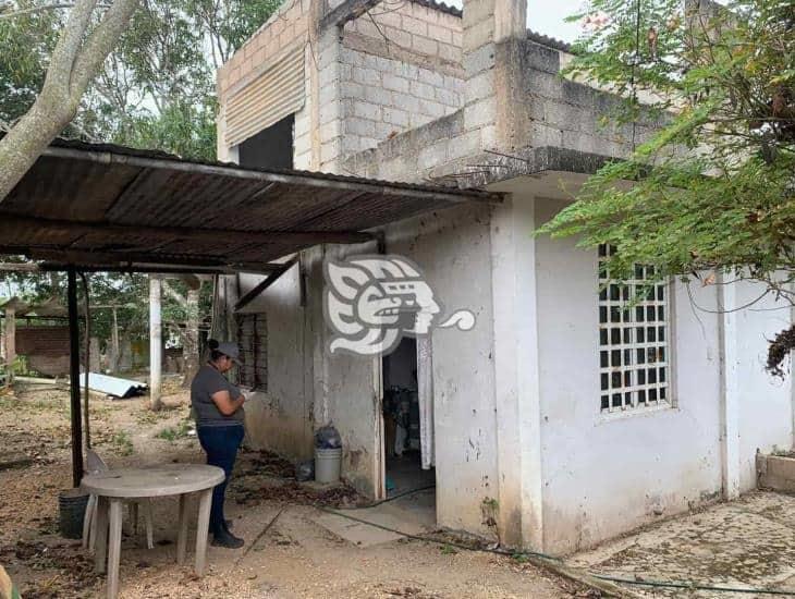 Encuentran el cuerpo putrefacto de una mujer al interior de su hogar en Acayucan (+Vídeo)