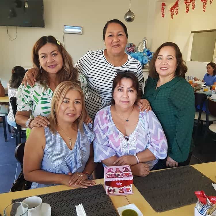 Desayunando entre amigas