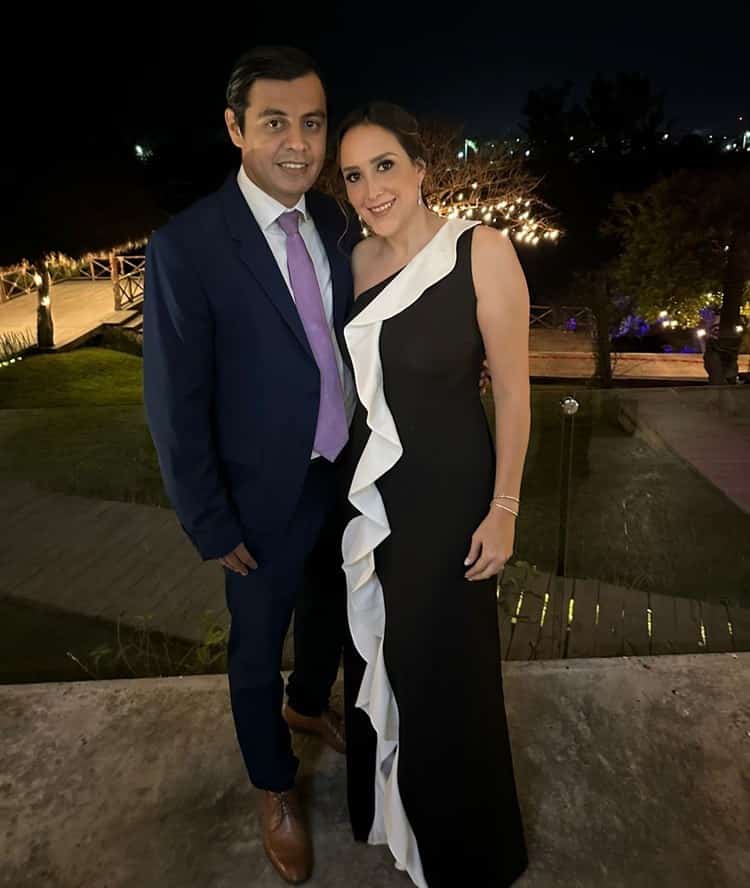 Danna Valeria Garrido Bravo disfruta fiesta por sus XV años