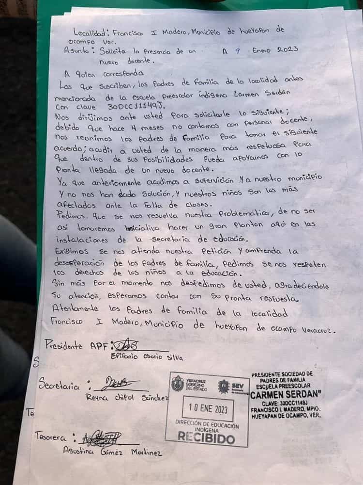 Bloquean la Costera para exigir maestros en primaria de Hueyapan