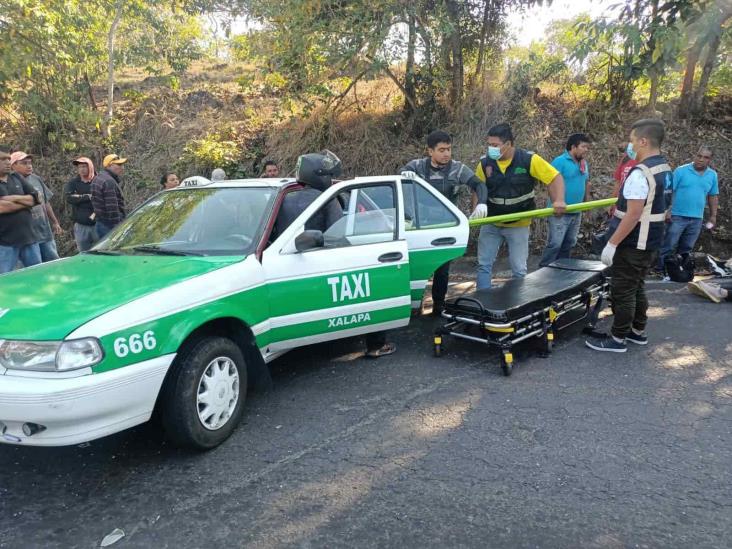 Choque entre taxi y repartidor de Bimbo en Jilotepec; 4 heridos