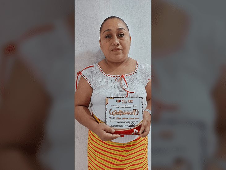 Angela Santos, con telar de cintura preserva una tradición