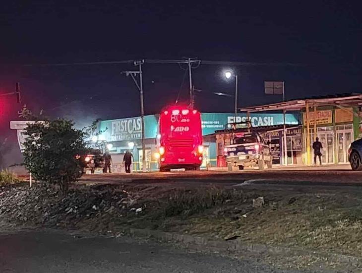 ¡Por niño berrinchudo! detienen de emergencia autobús en Jáltipan